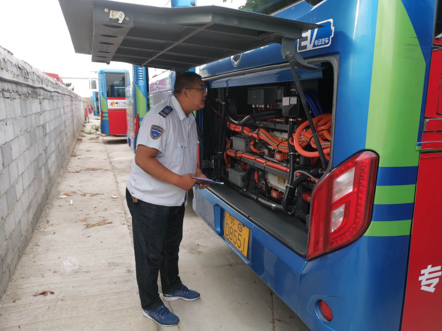 公交集團公交事業(yè)一部開展純電動車安全隱患排查工作